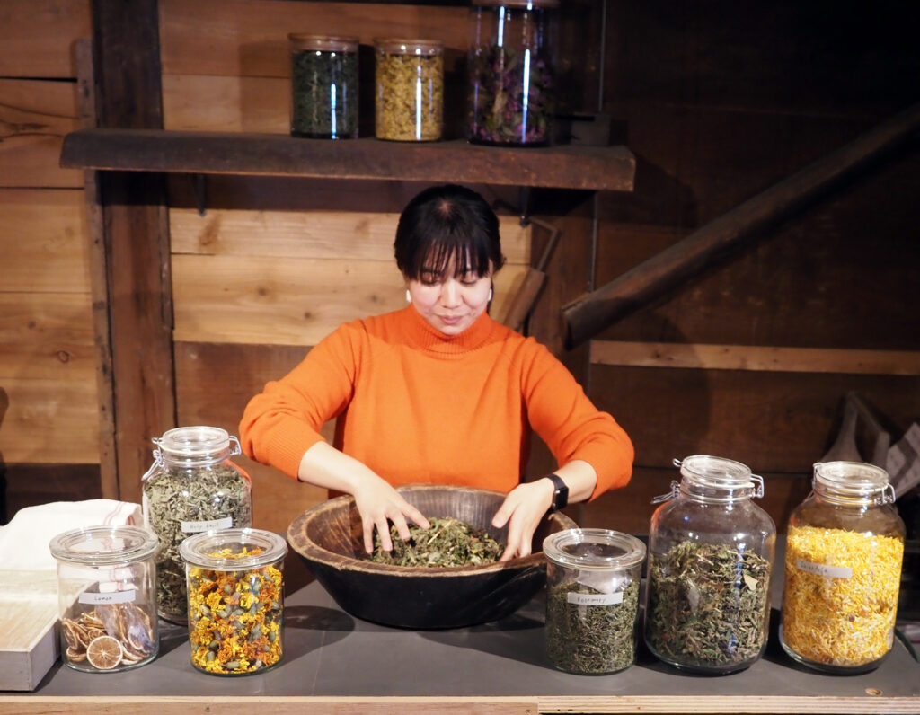 ハーブブレンダーの中村有希さん