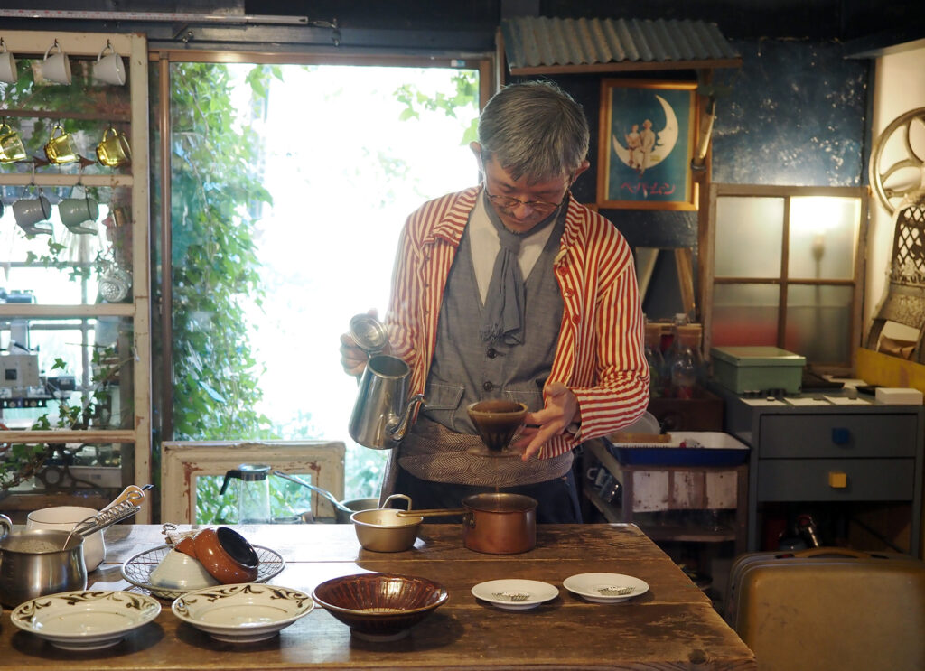 「藁珈琲洞（わらこーひーどう）」の生田茂之さん