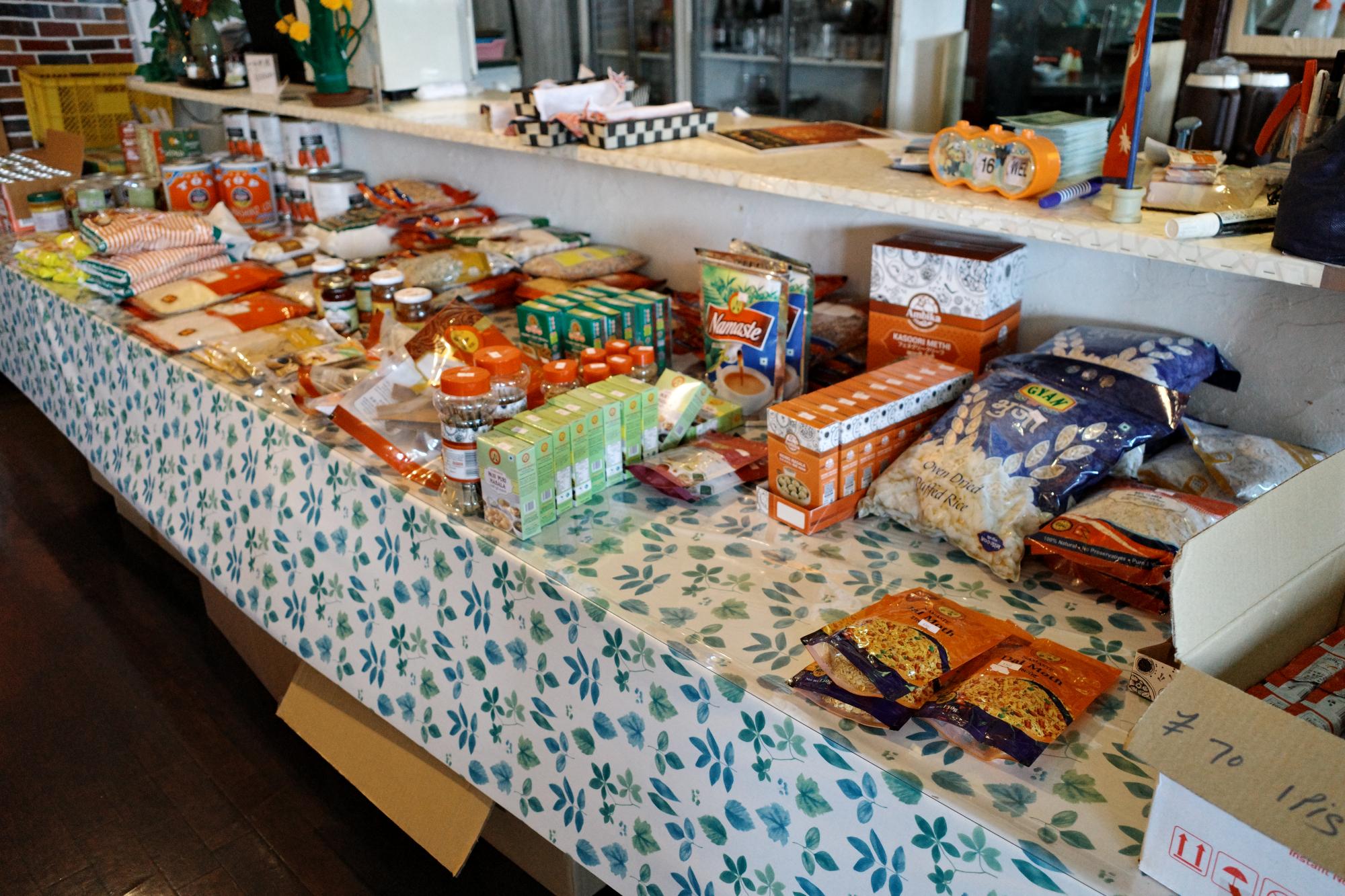 インドの食料品もいっぱい