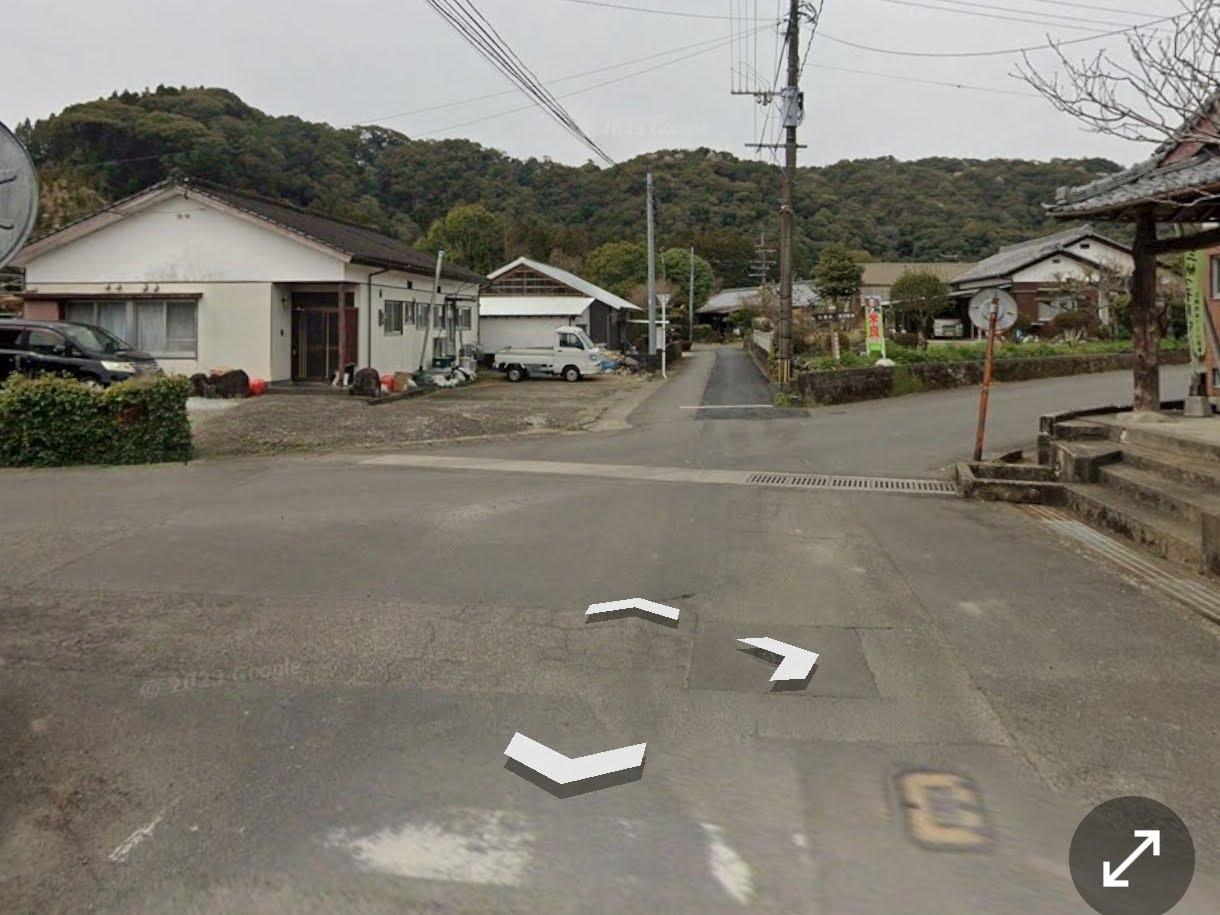 この写真の右の道に進みます 引用画像:GoogleMap