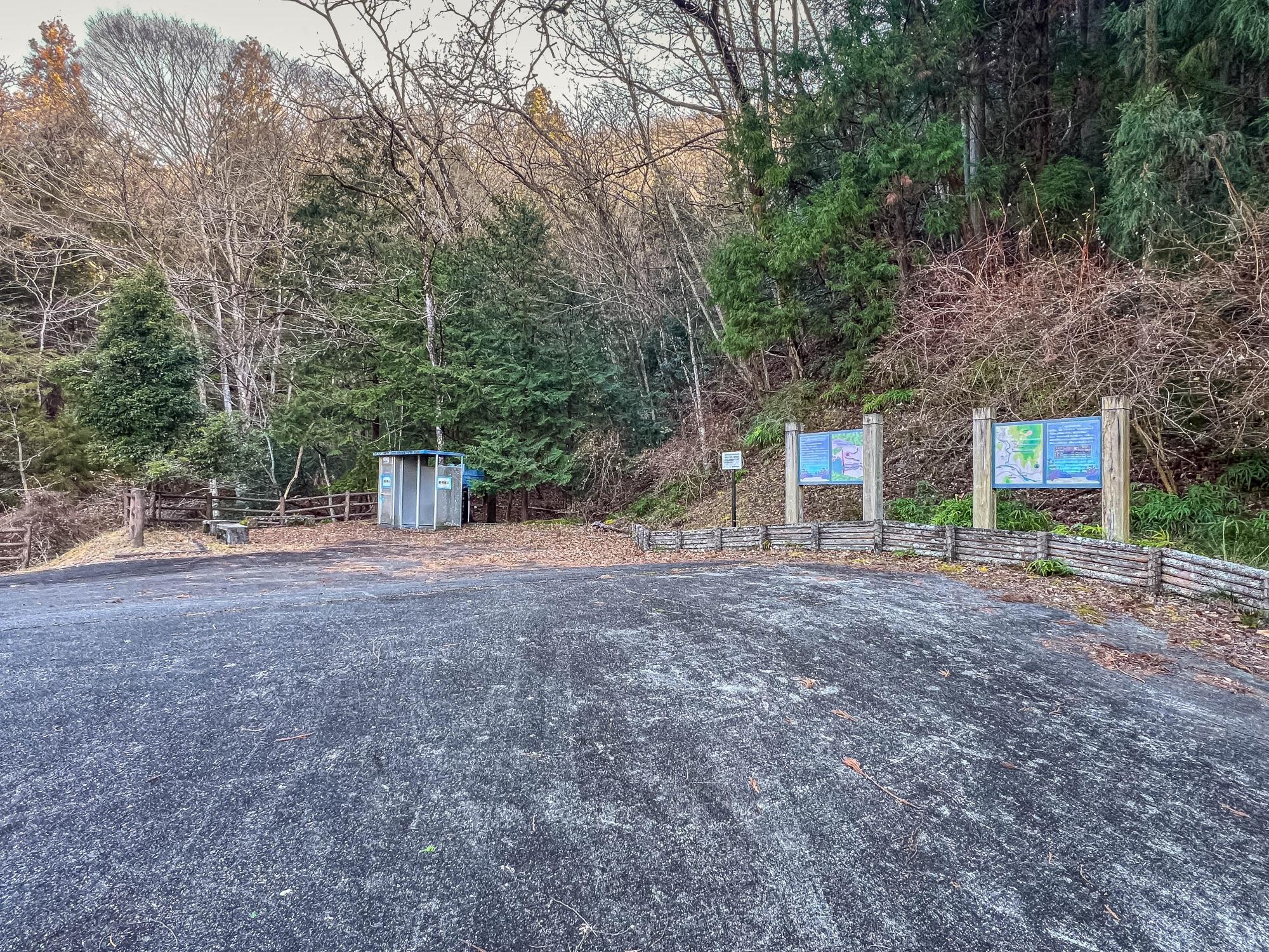 残念ながらトイレは使用不可でした