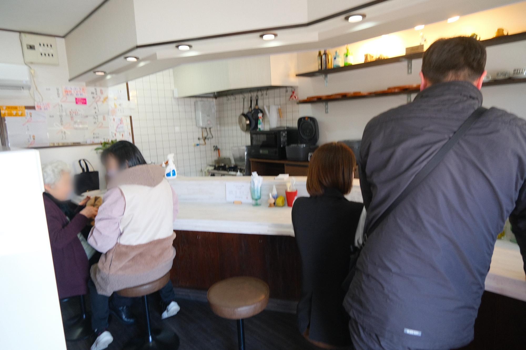 老若男女問わず、来店者がひっきりなしの店内