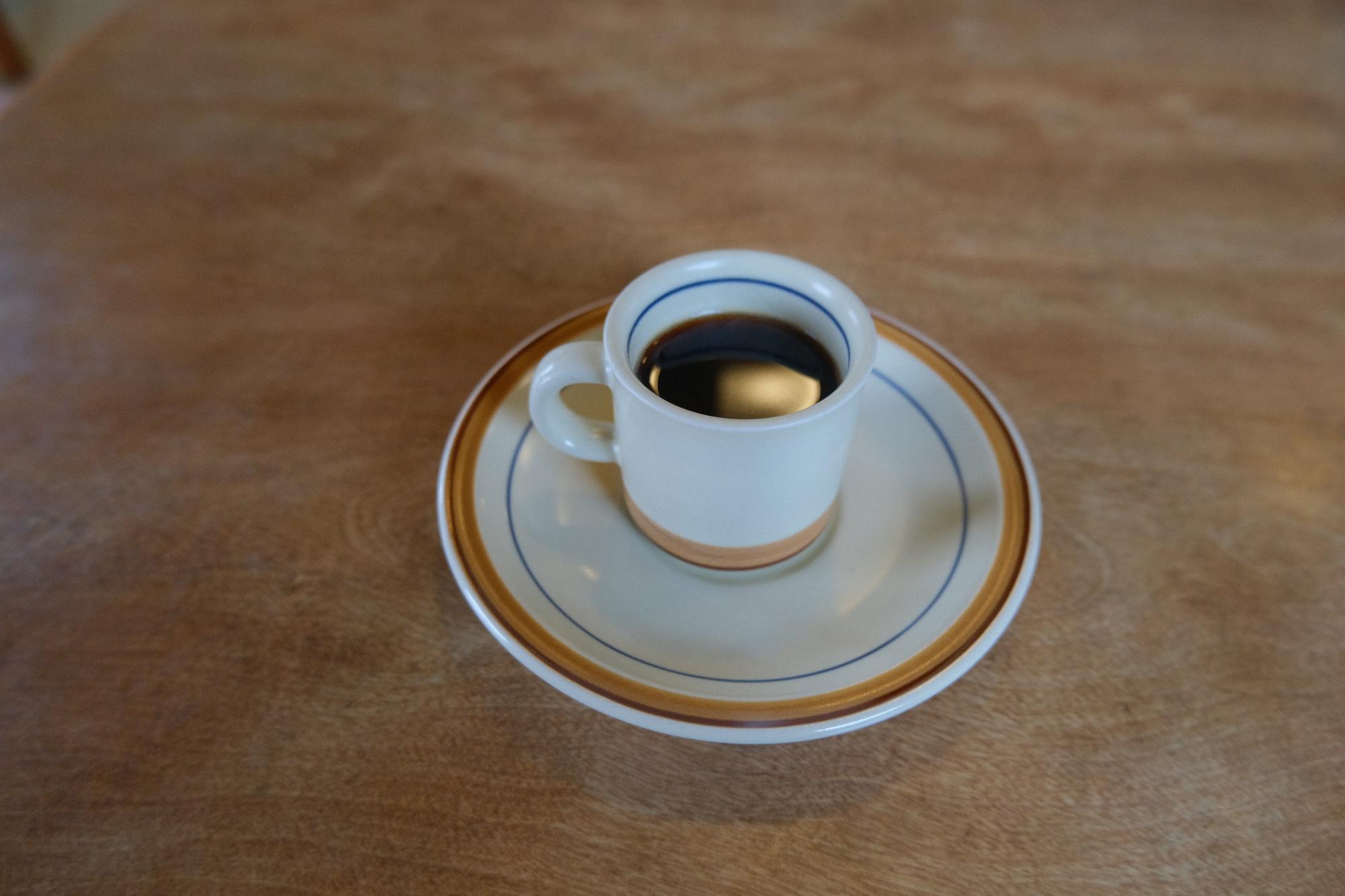 芳醇な香りと苦味が感じられる食後のデミタスコーヒーも美味