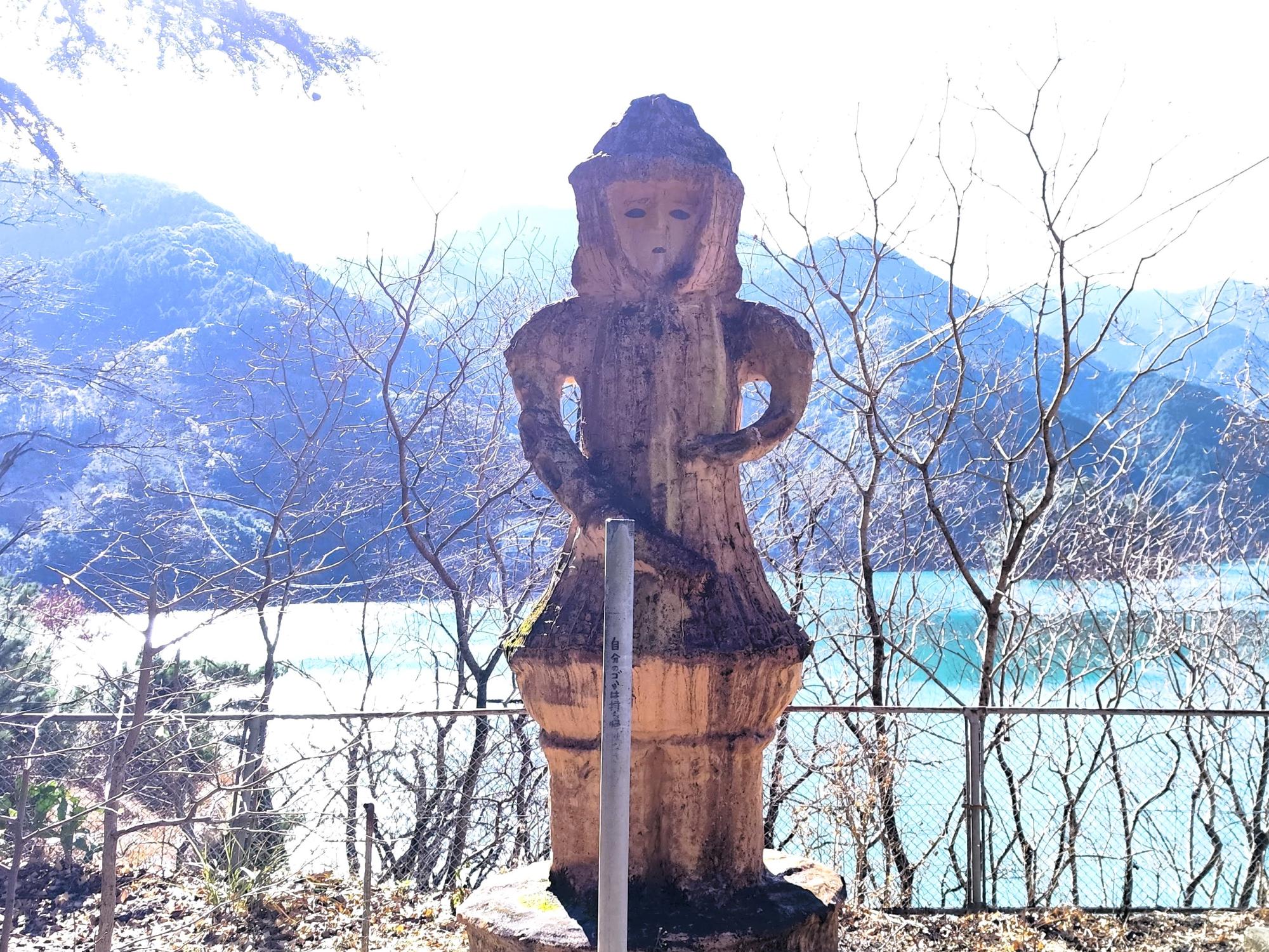 一ツ瀬ダム展望所で出迎えてくれる埴輪。一ツ瀬ダムについては関連記事からどうぞ