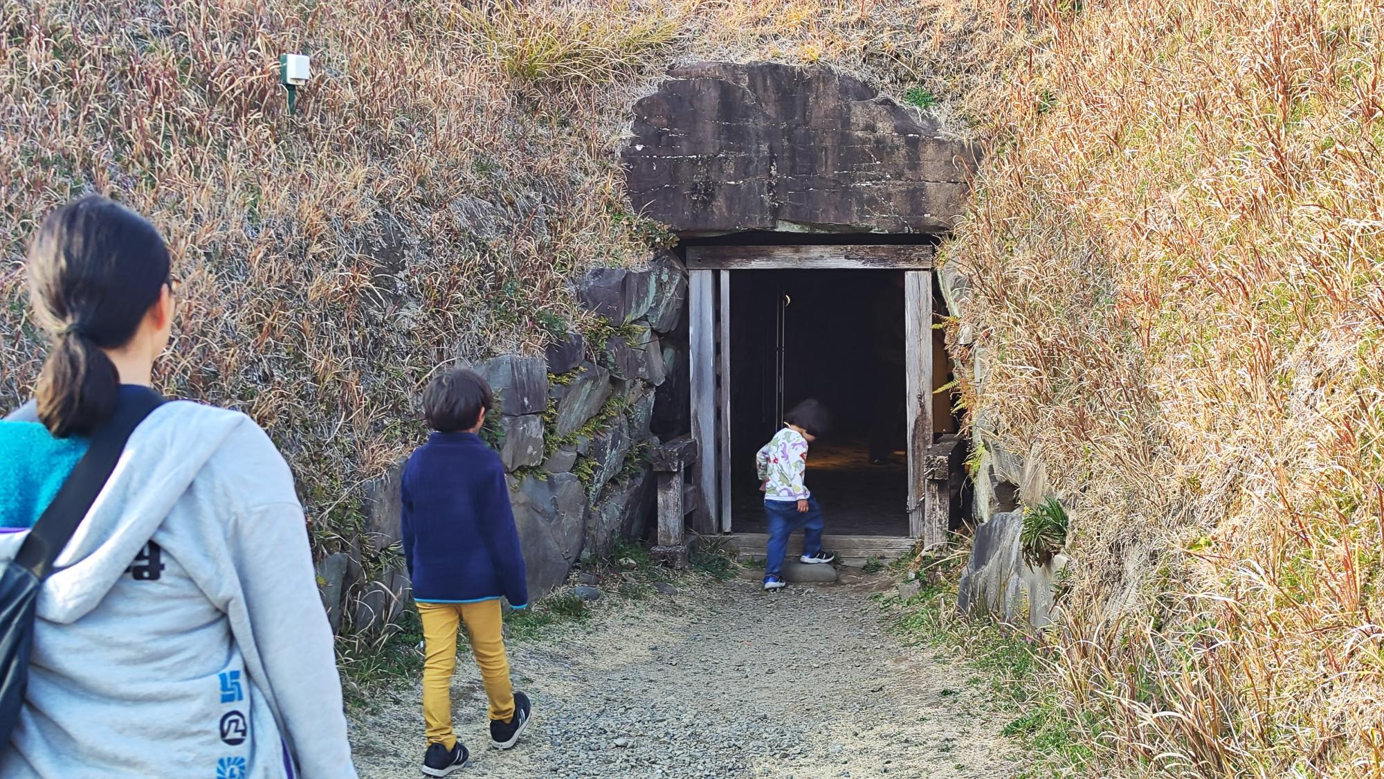 鬼の窟石室。いざ、古代の世界へ