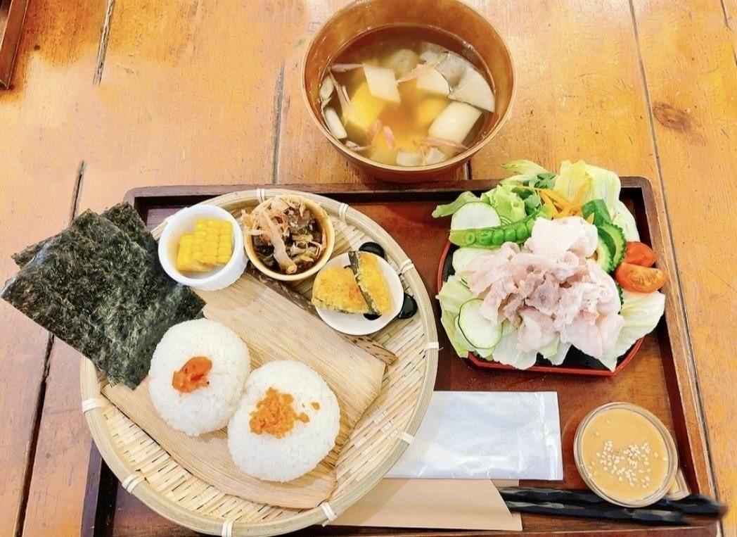 おむすびランチ　　　©green Apple cafe