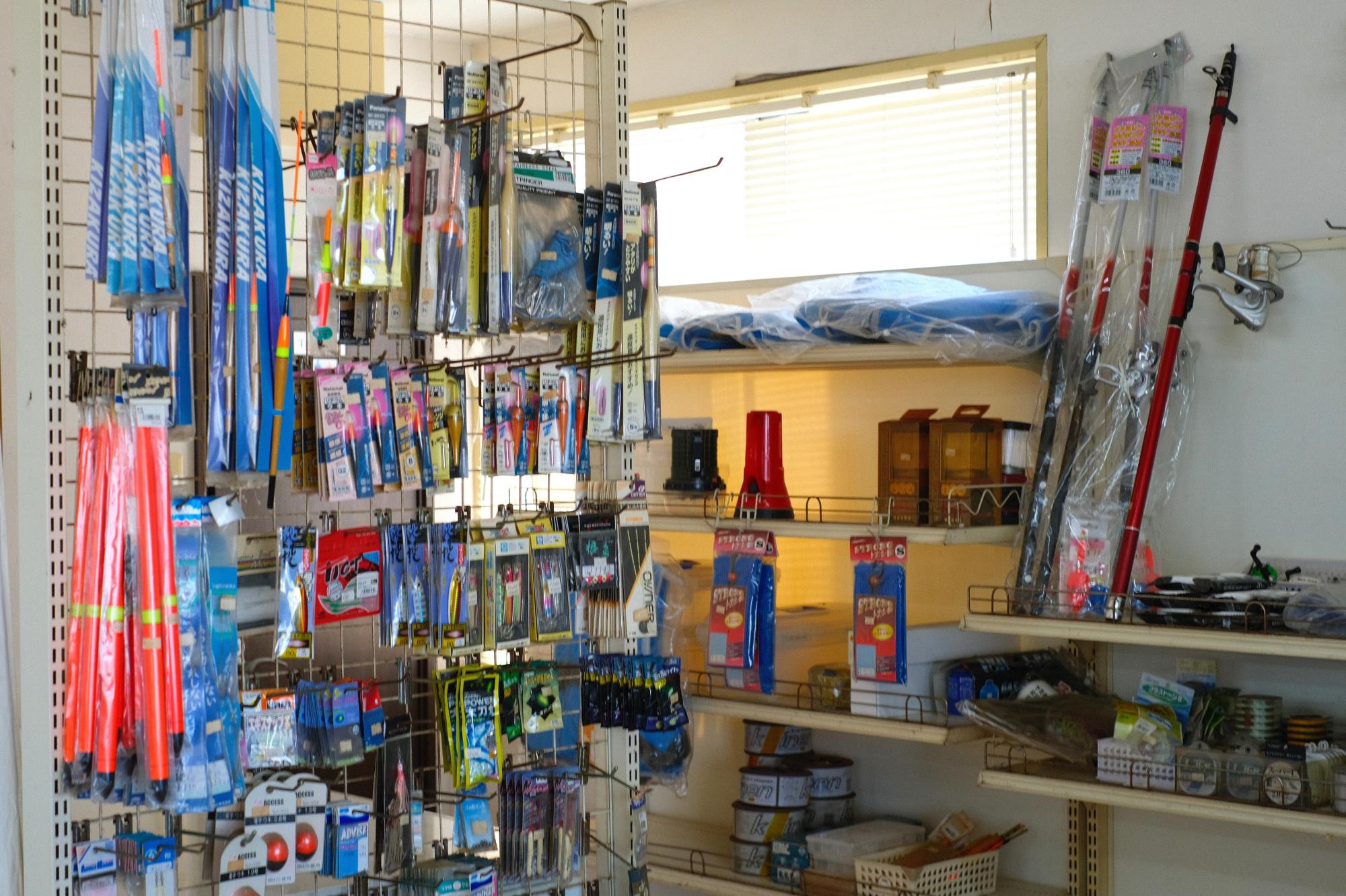 店内には釣り具がいっぱい!