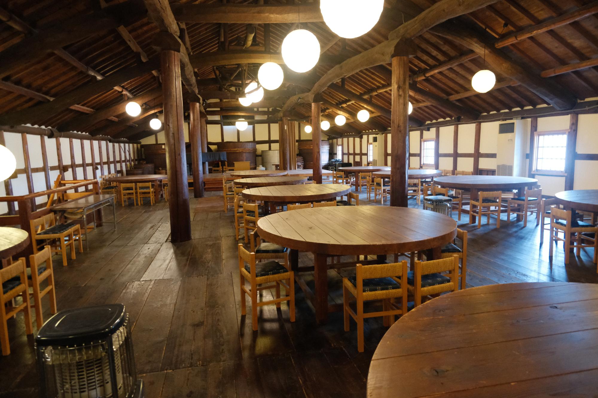 大量生産期に酒造りに使われていた蔵の2階は、現在、「蔵っしっくホール」(多目的ホール)として活用されています