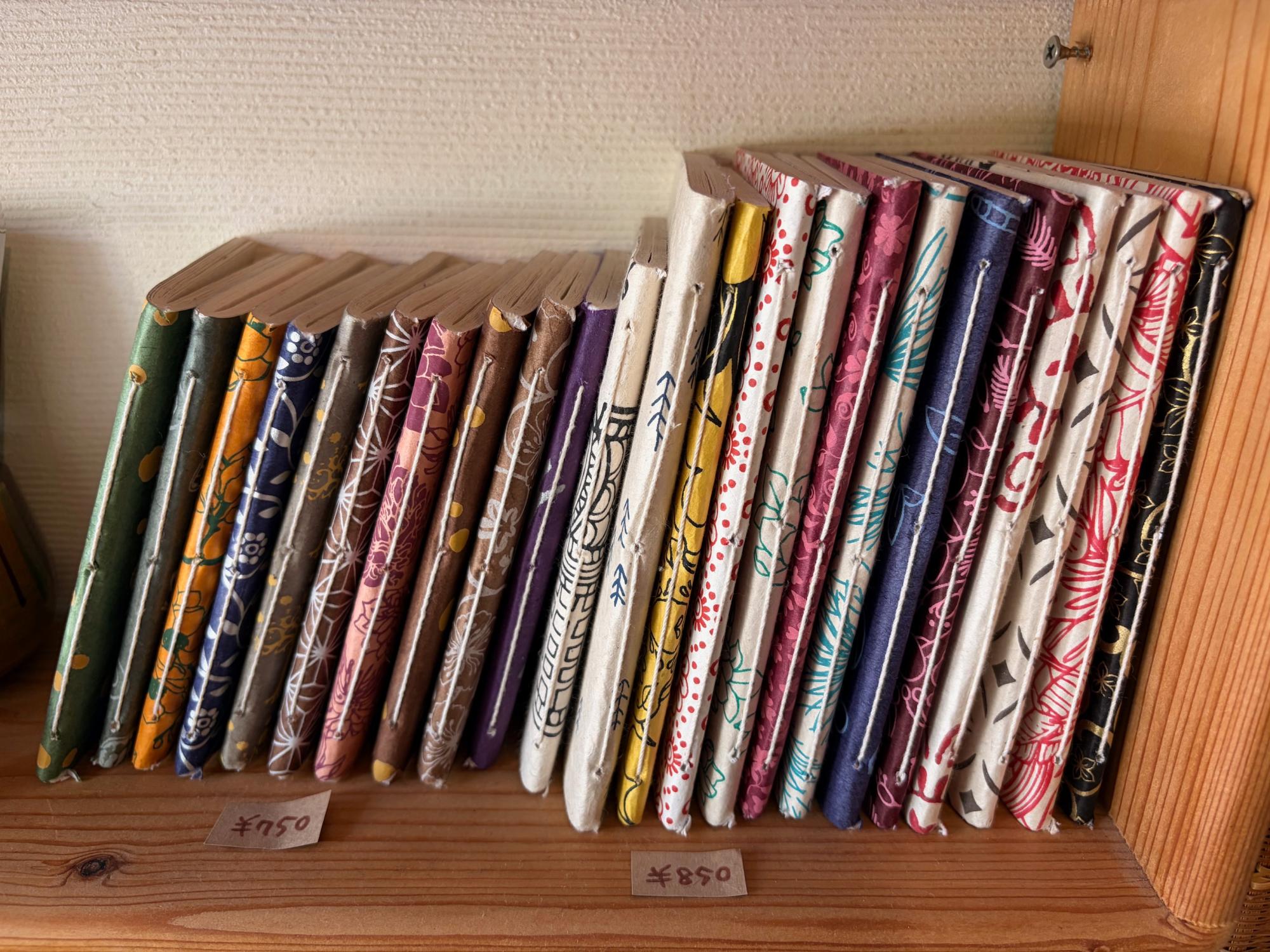 ノート 小 750円 大 850円