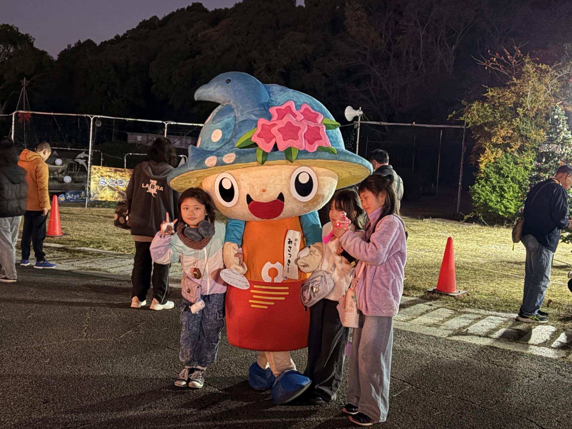 岬町の公式マスコットキャラクターみさっきーも、その様子を見守ります