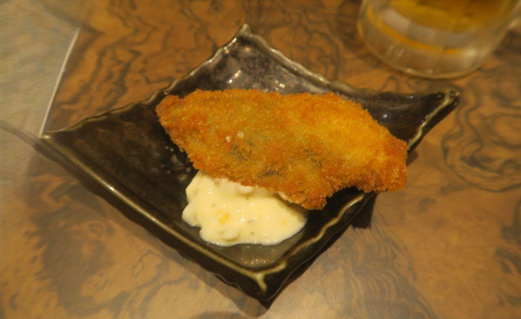 お通しはアジフライ