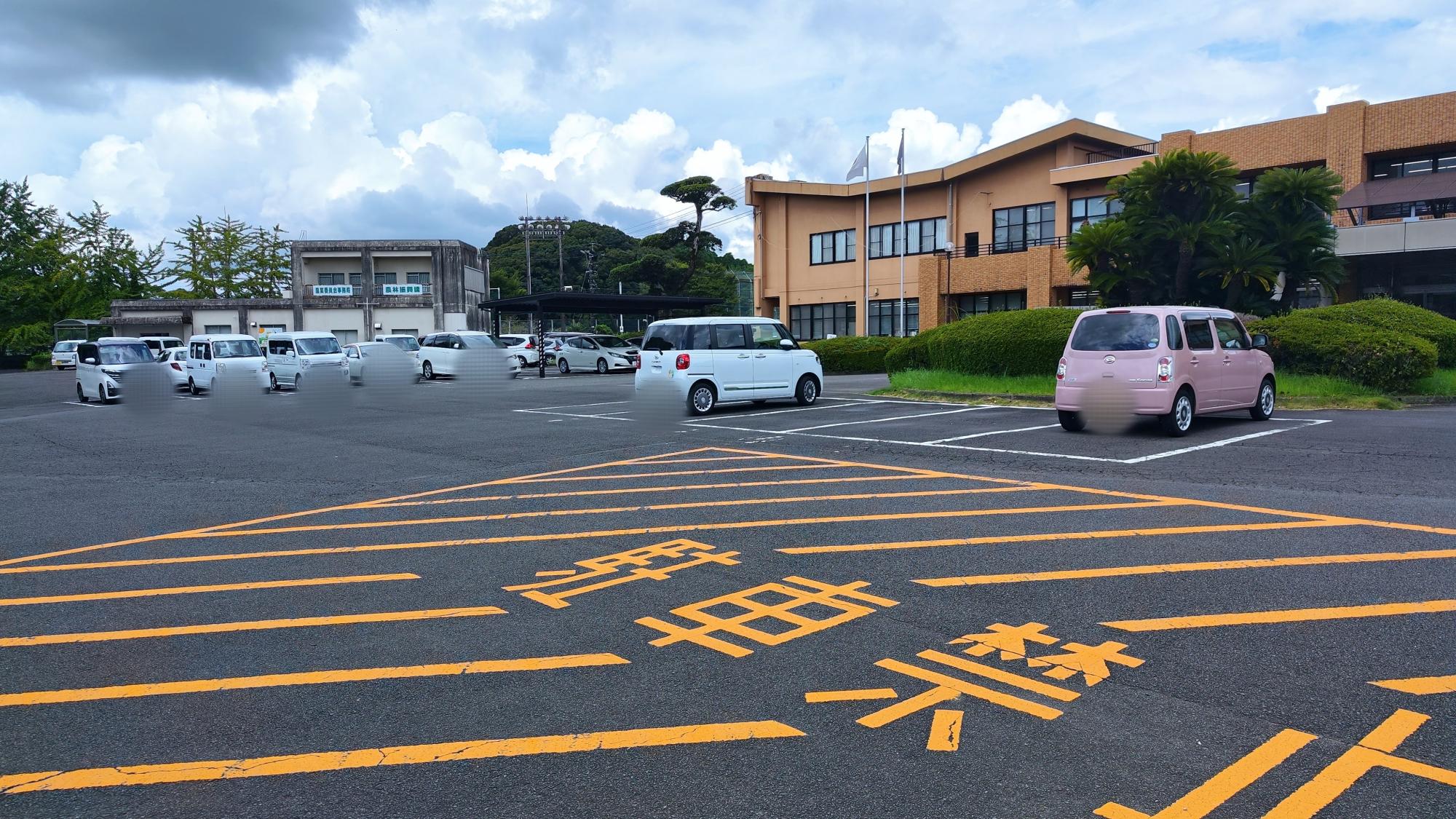 会場となる国富役場駐車場