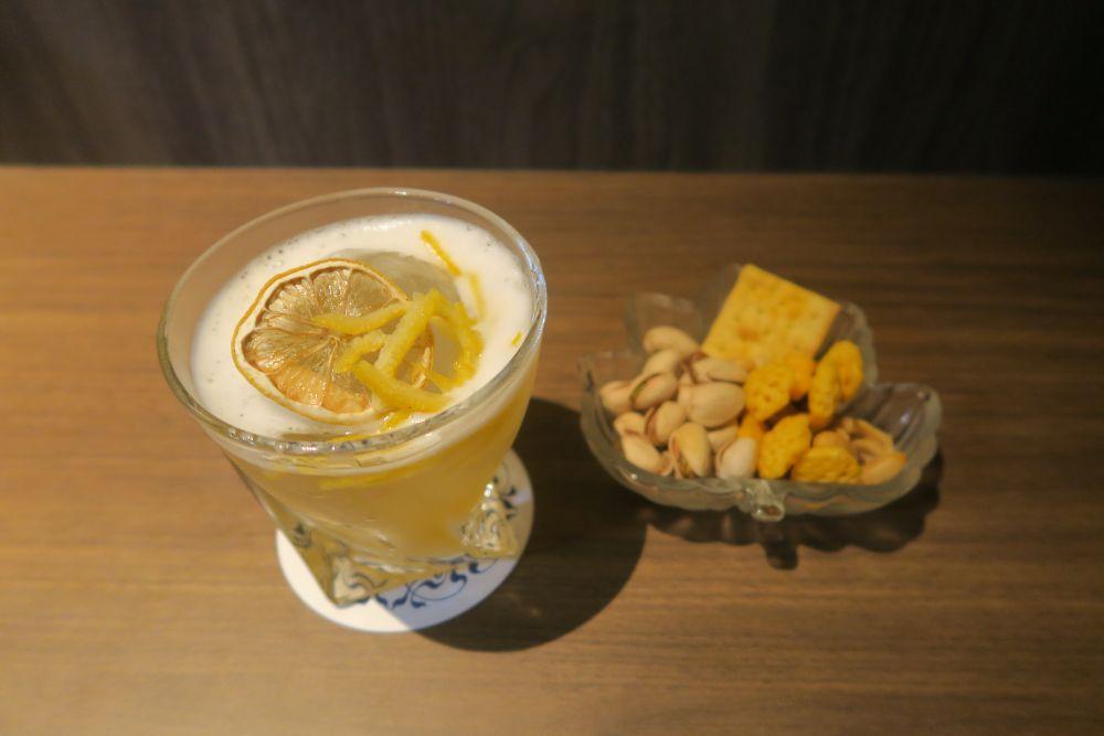 おつまみはミックスナッツ