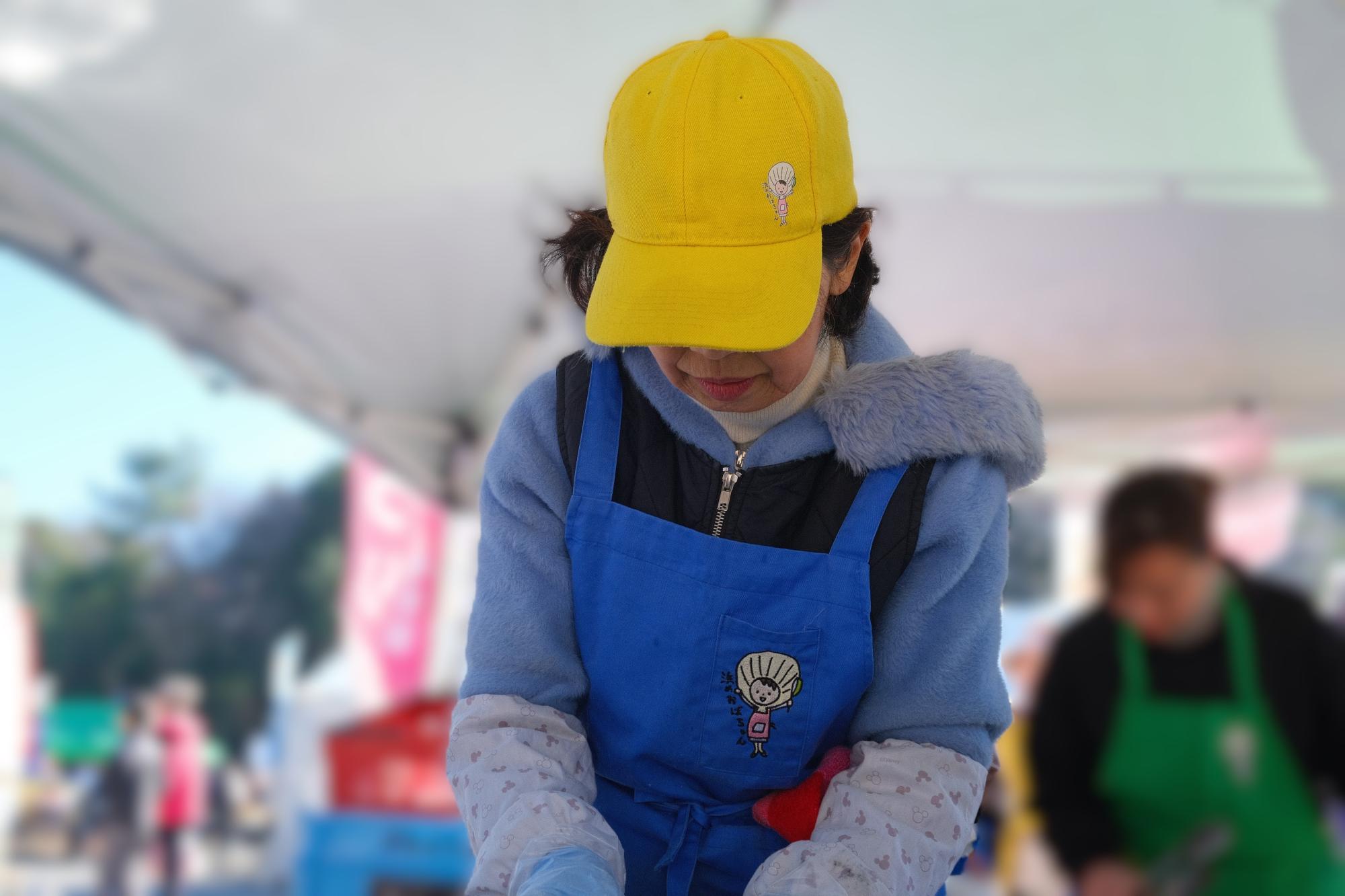 「浜のおばちゃん家」代表・勝浦 真里子さん(2026年1月10日「里海祭り」の会場にて撮影)