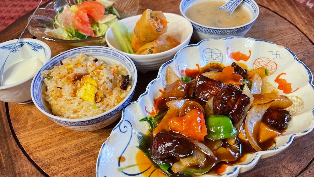 新鮮野菜たっぷりの黒香酢すぶたセット　1,600円(税別)