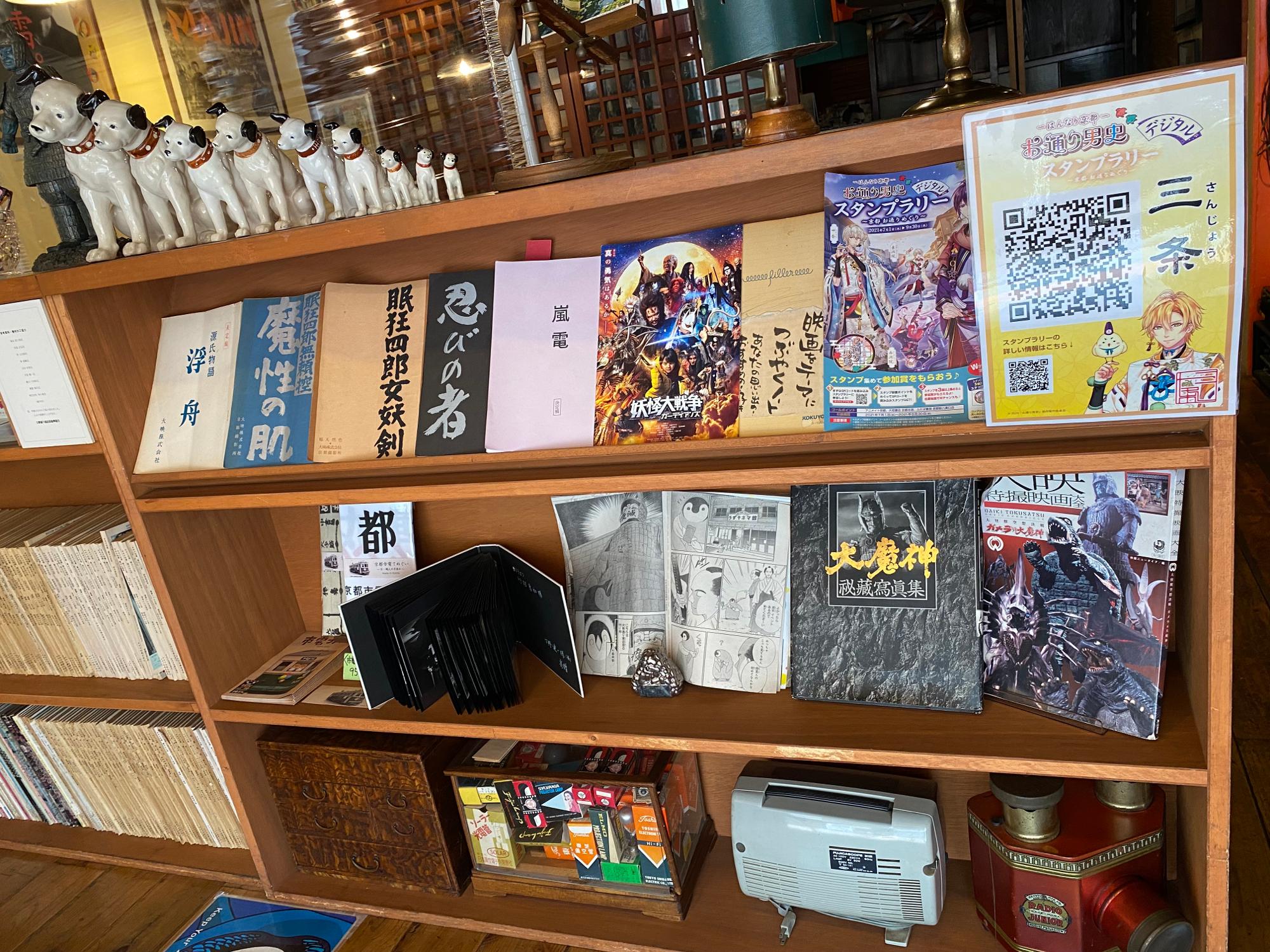 貴重な台本や雑誌の数々