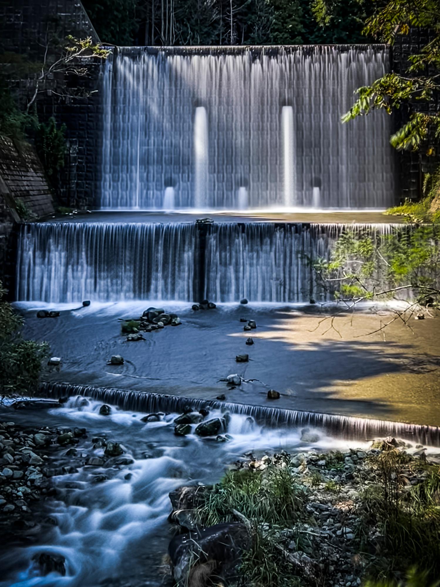 かなりの規模の砂防堰堤が迫力