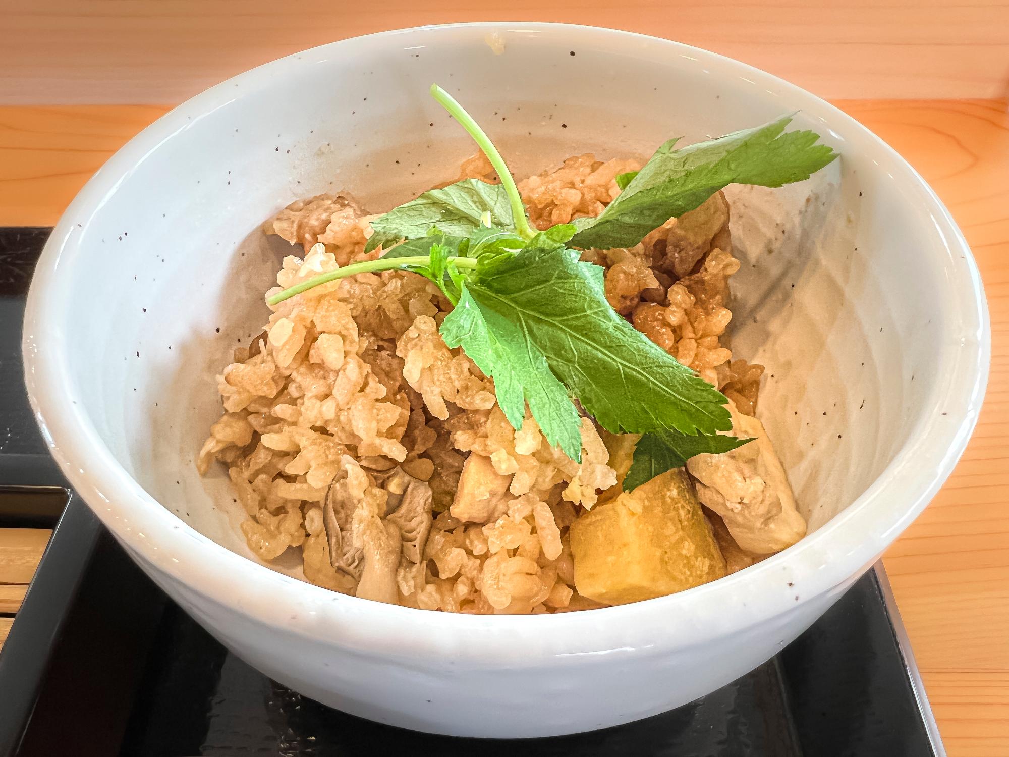 当日のミニ丼は炊き込みご飯