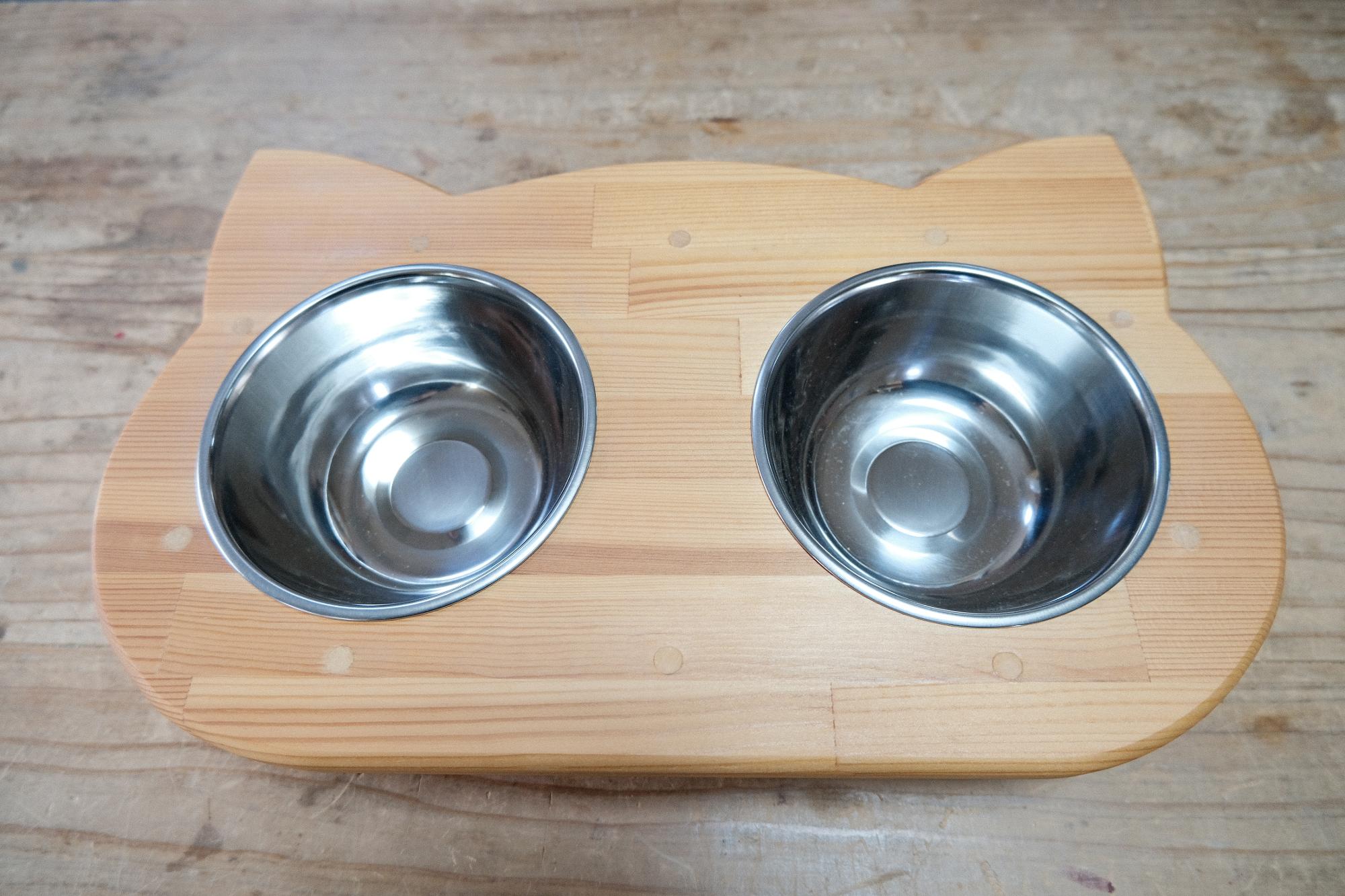 「２碗付きペット用食器ネコ型(大)」6468円(税込)