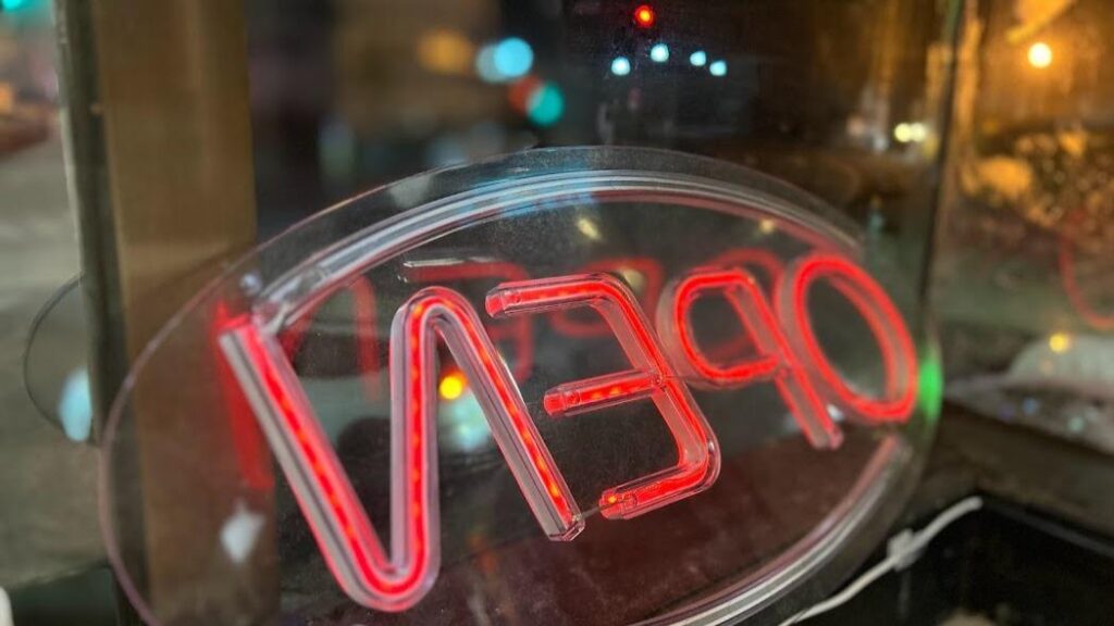 【上田市】まるで大人の秘密基地！無人販売の古着屋 23時まで営業中