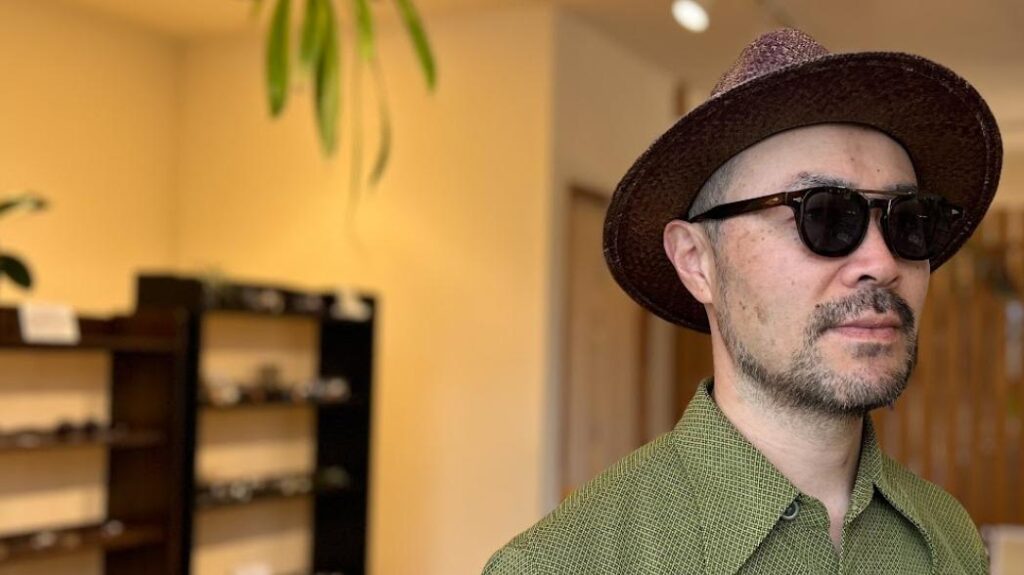 【上田市】大人の魅力を引き出すメガネ選び この夏の特別なサングラスを手に入れよう