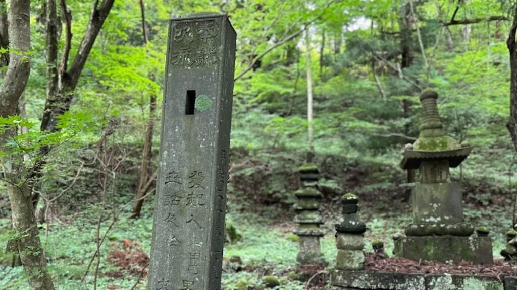 【東御市】ノスタルジックでミステリアスな伝説の里 御姫尊巨石へ異世界トリップ