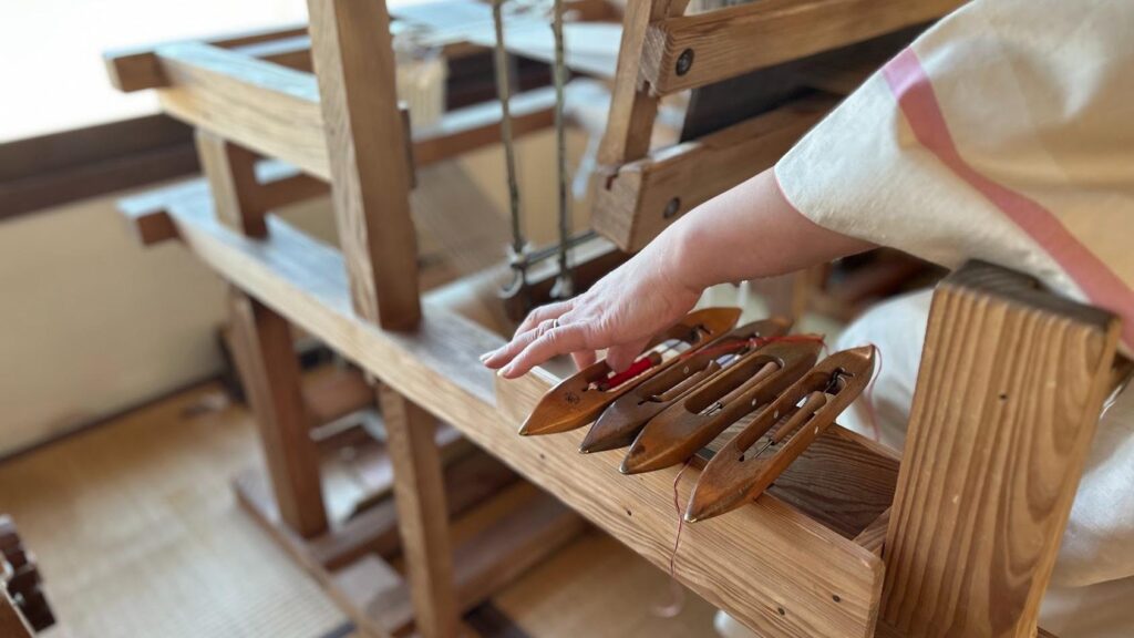 【上田市】機織り体験！塩田平の景色に包まれて極上の癒し時間 上田紬藤本塩田店