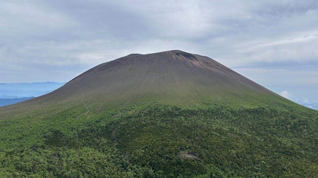【小諸市】抹茶ショコラの浅間山と初夏の花に出会う 黒斑山