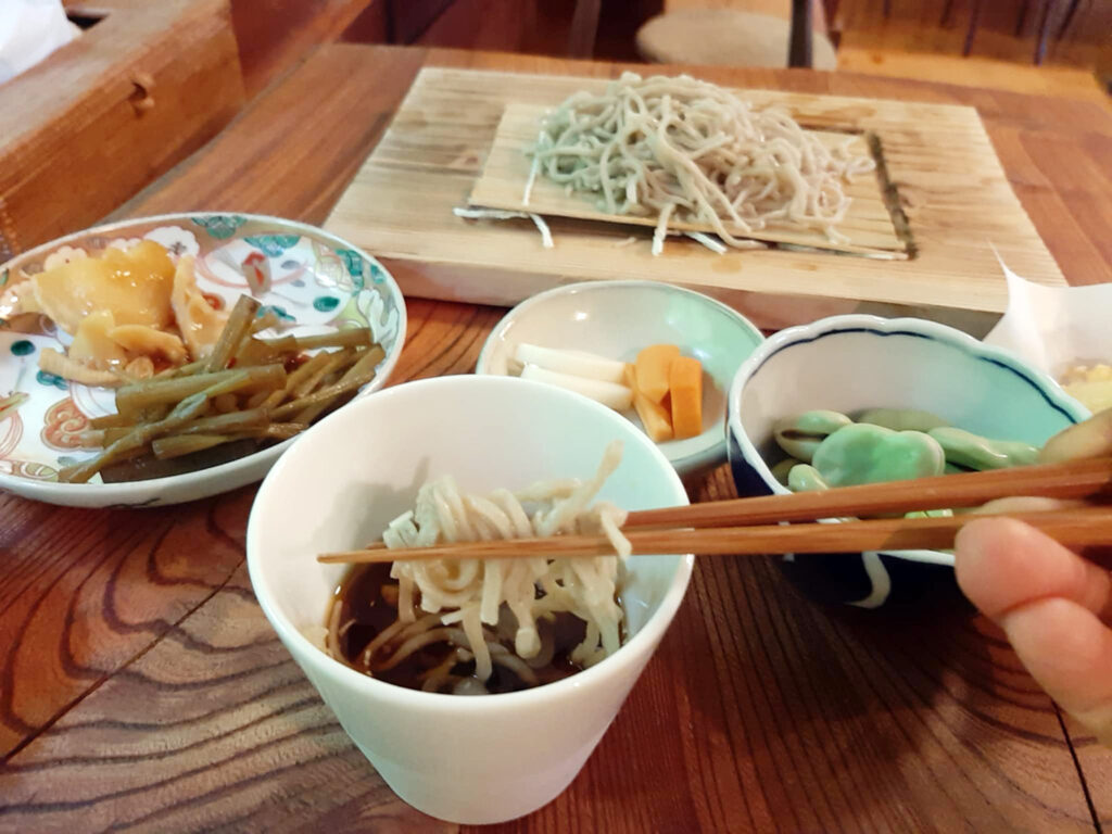 そばCafe MOMOの、もりそばと旬の総菜ランチ