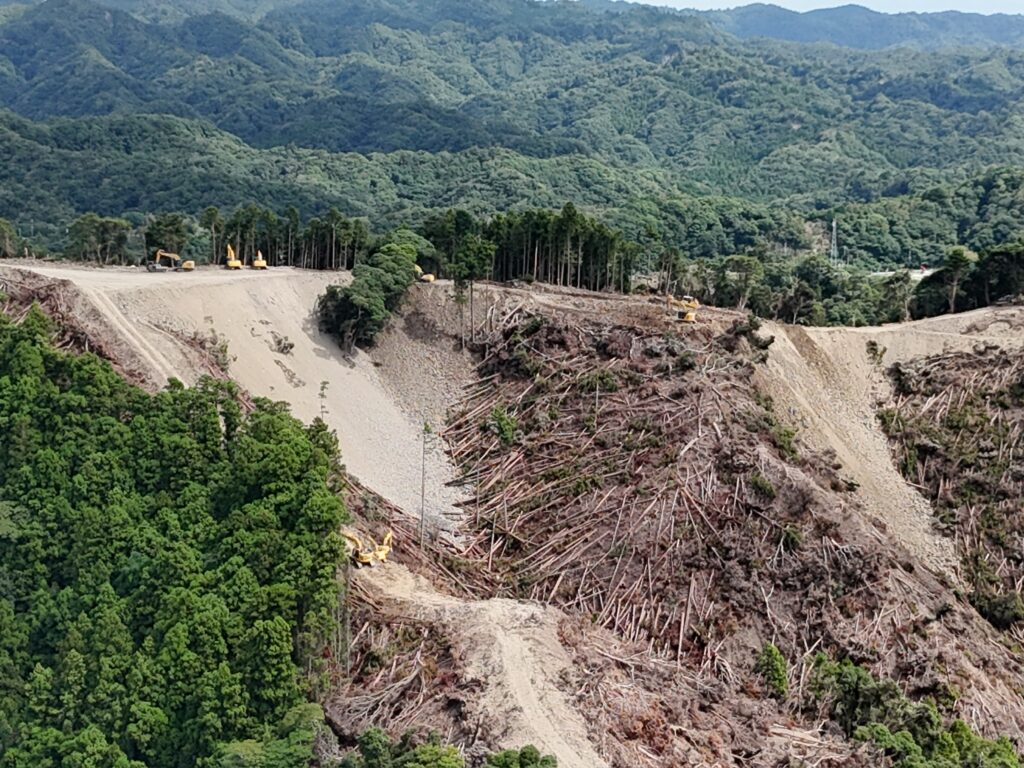 9月に撮影されたメガソーラー開発現場　※地権者の許可を得て撮影してます　写真提供：鴨川の山と川と海を守る会