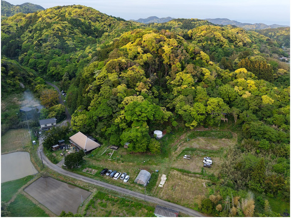里山のなかにあるヤマナハウス　写真提供：ヤマナハウス