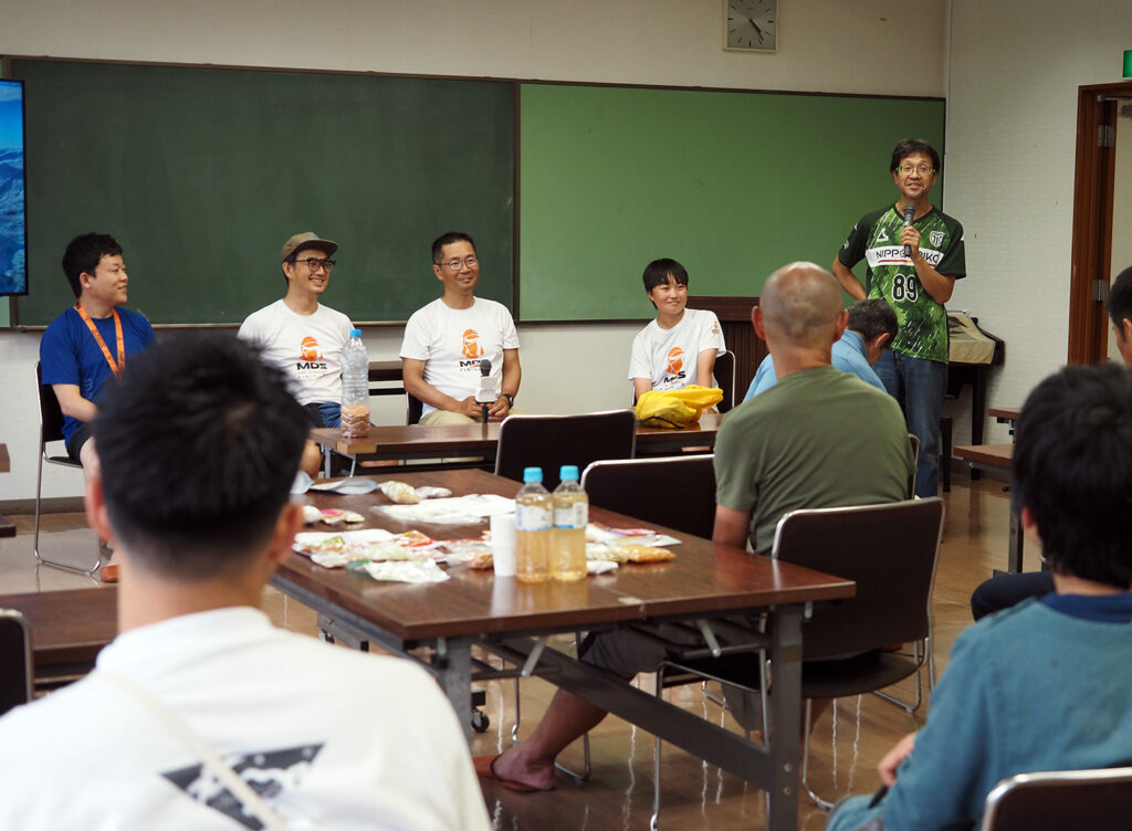 右から佐谷さん、佐々木さん、地守さん、長田さん、松山さん