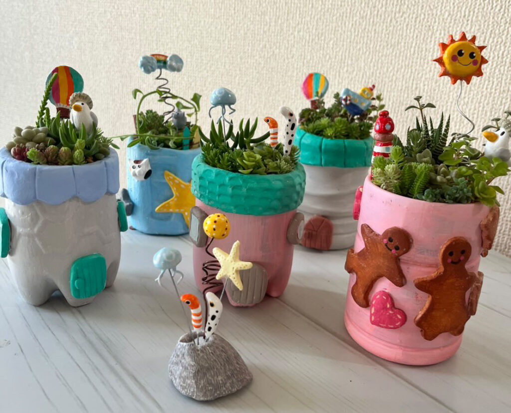 ペットボトルを使用した寄せ植え　写真提供：yumiと猫のお庭
