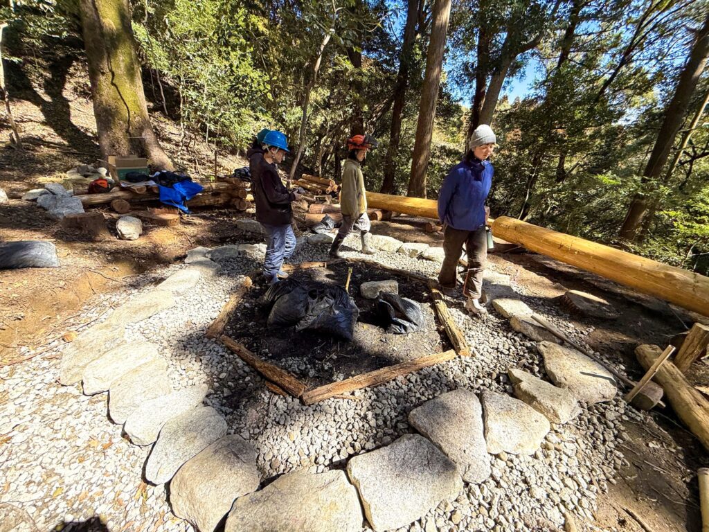 基礎となる御影石　写真提供：西野弘章
