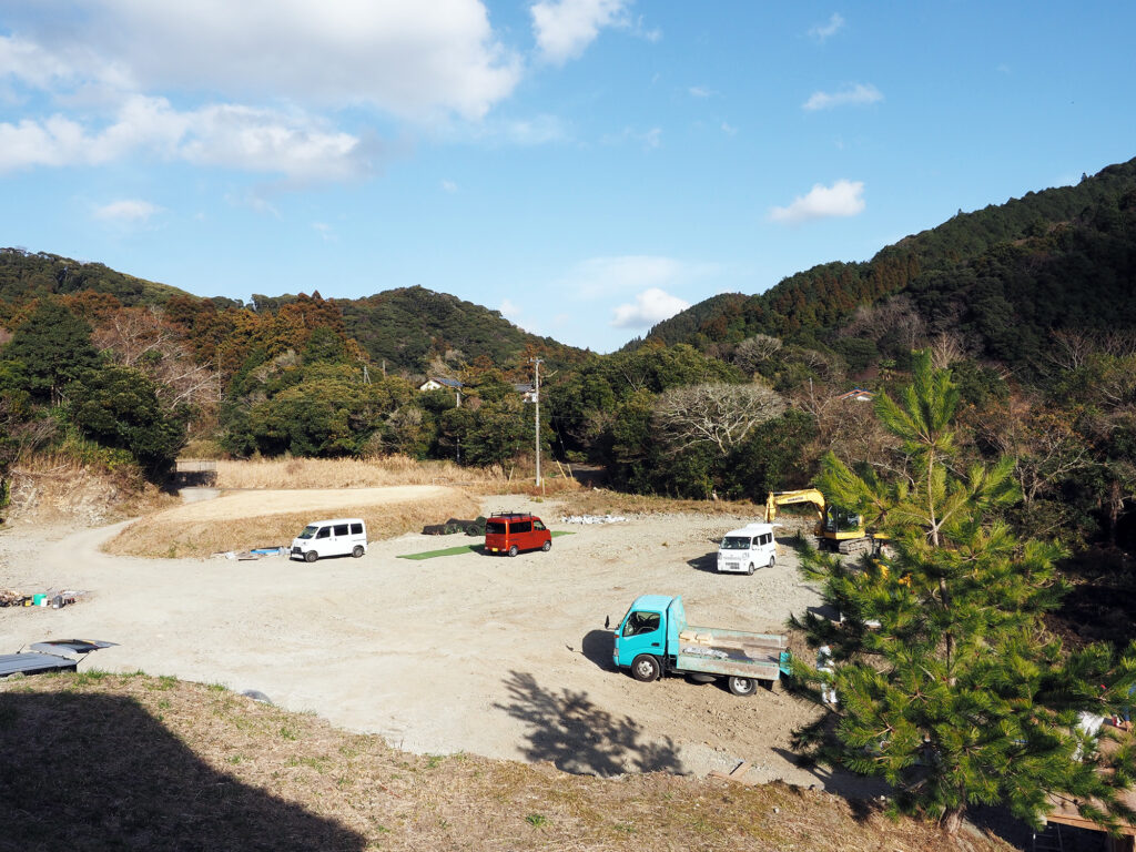 粟斗温泉に隣接した車中泊とキャンプ場予定地