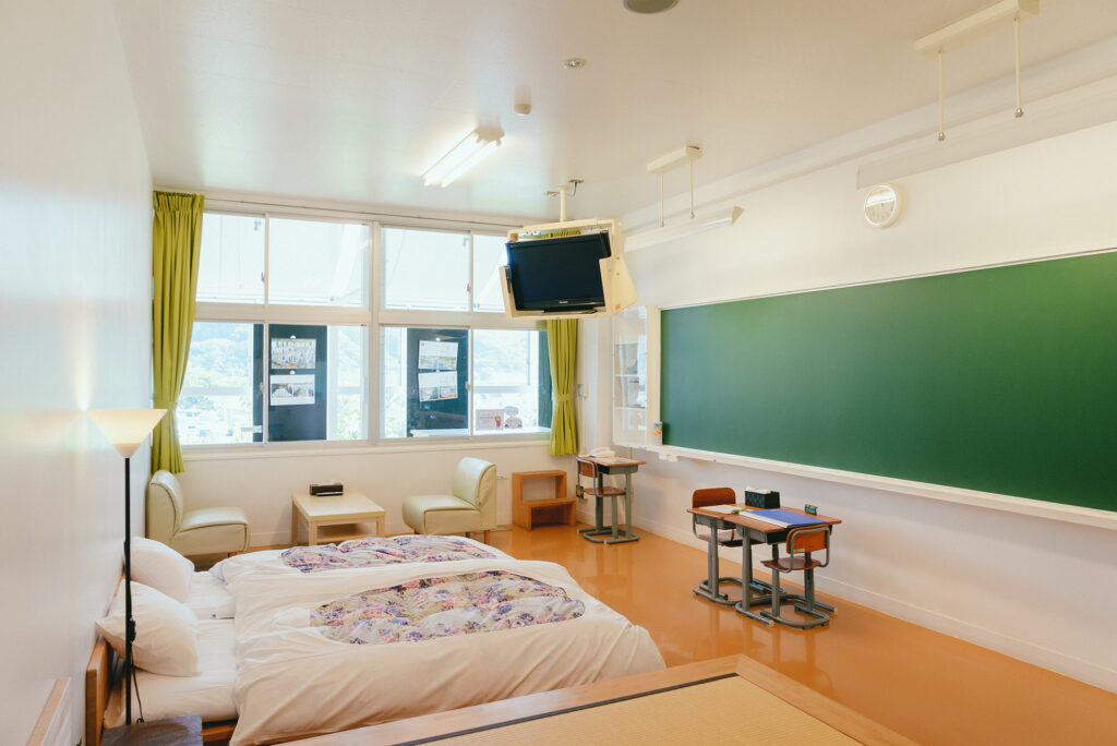 「学びの宿」の一室　写真提供：道の駅保田小学校