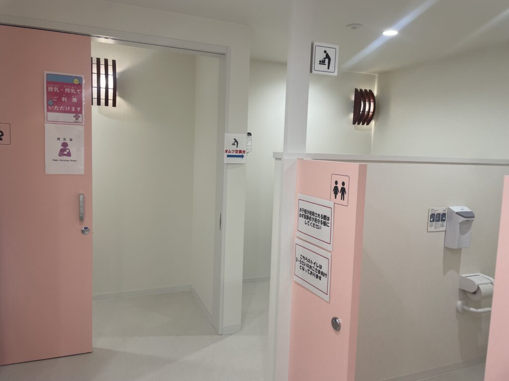 ベビールーム・キッズトイレ完備